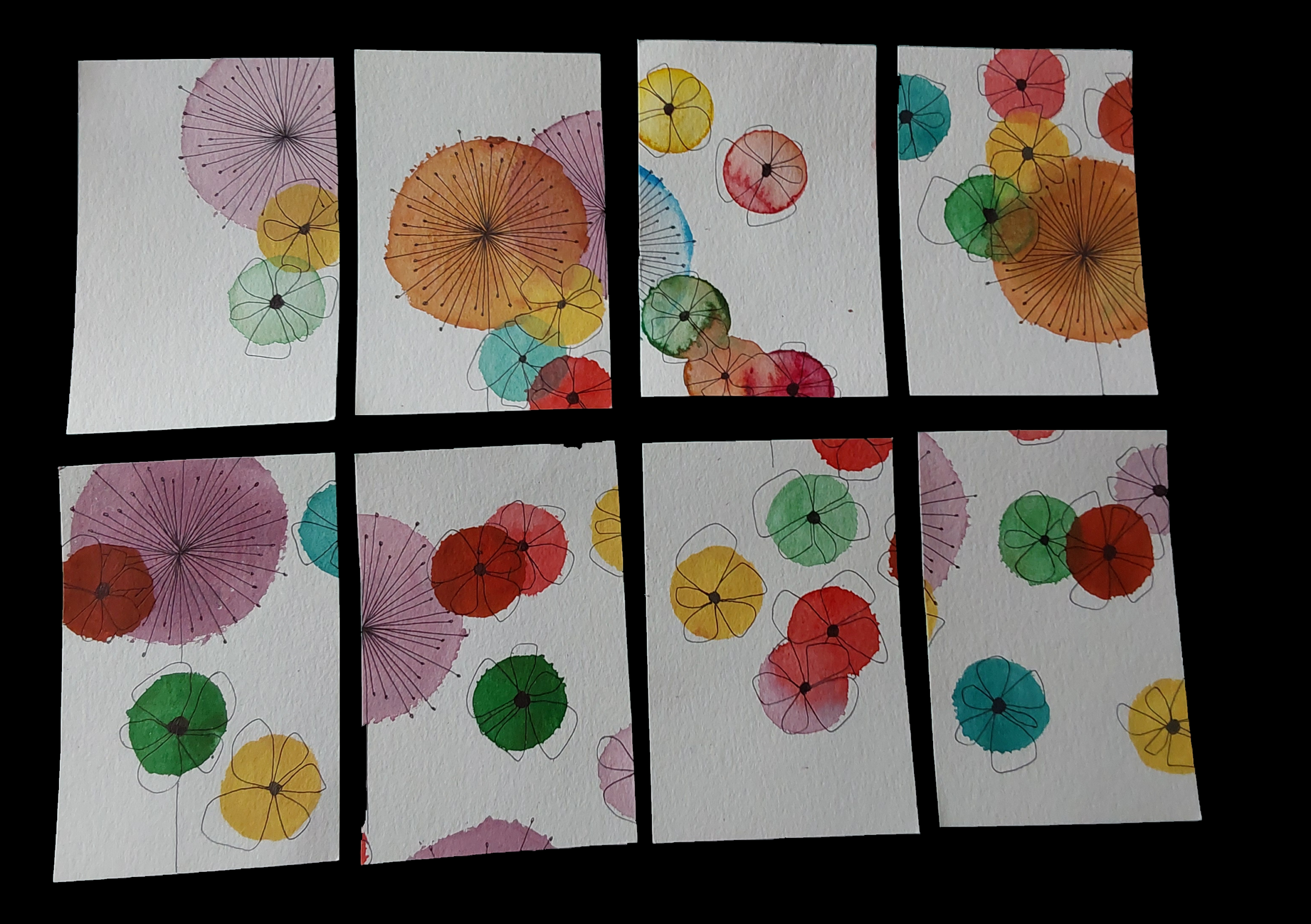 Lot de huit cartes postales avec un motif floral.