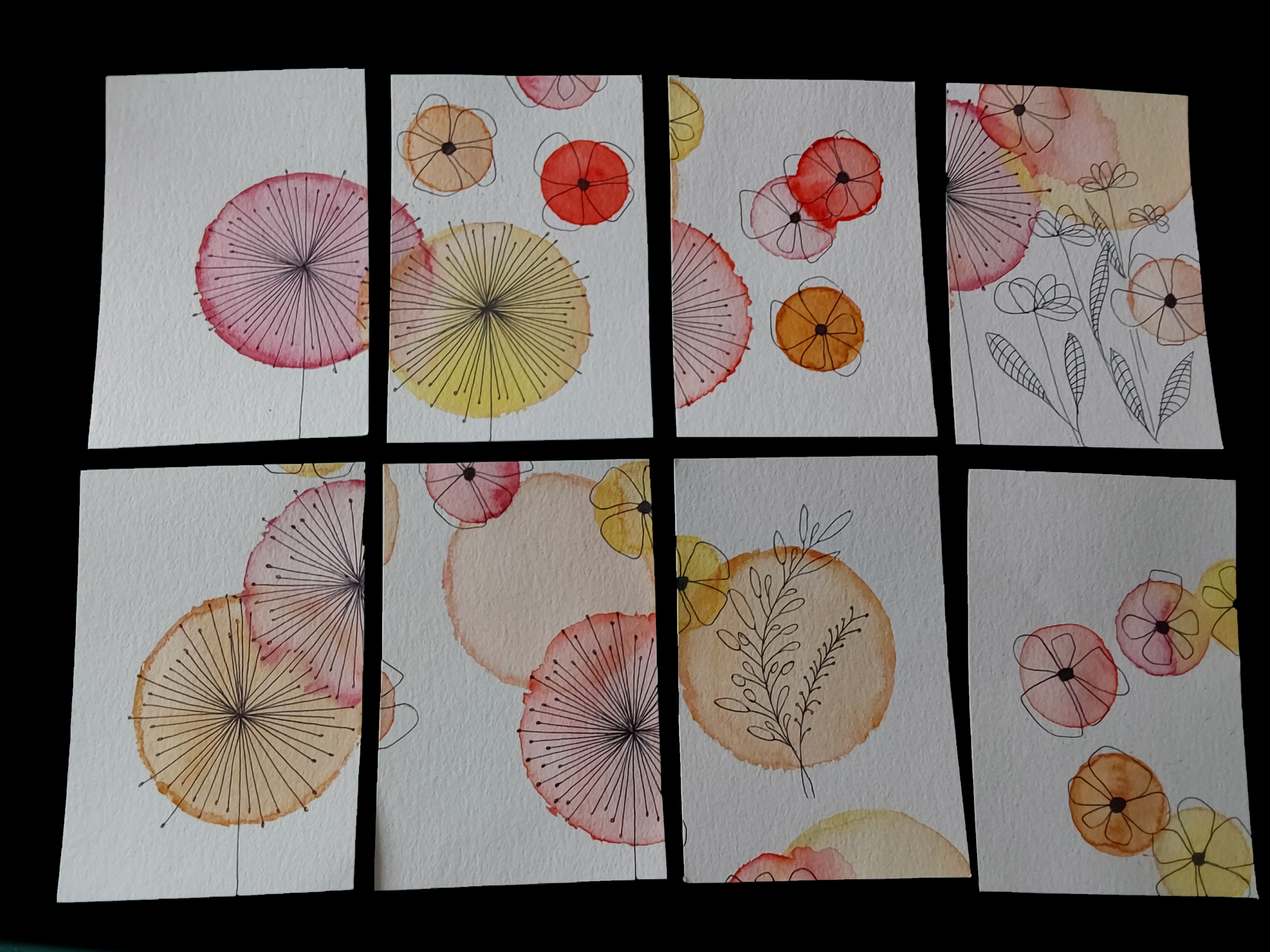 Lot de huit cartes postales avec un motif floral rose.