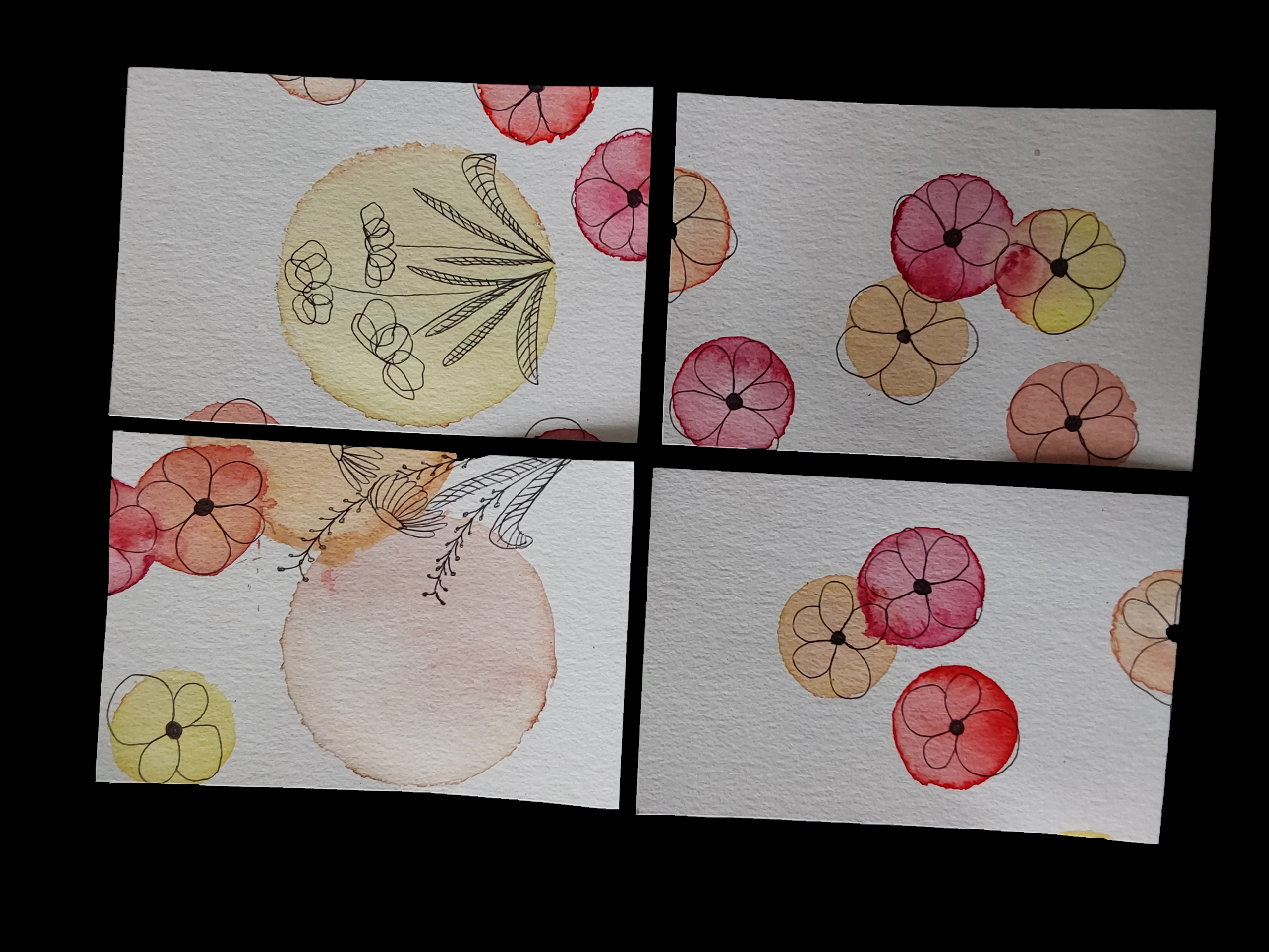 Lot de quatre cartes postales au motif floral rouge